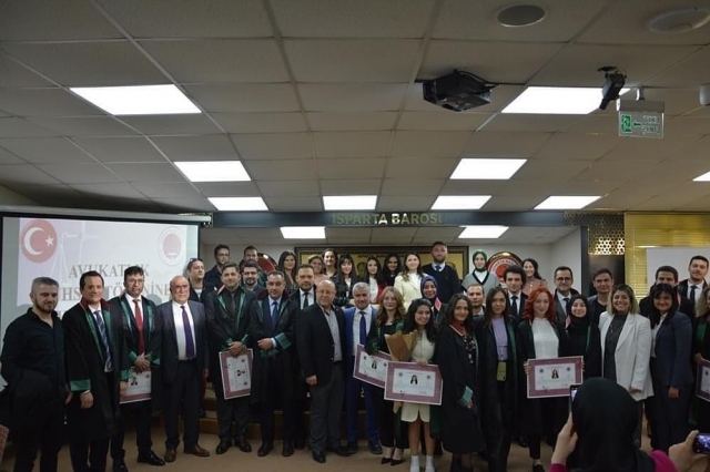 17 Kasım'da Stajını Tamamlayan Genç Avukatlar Mesleğe Adım Attılar