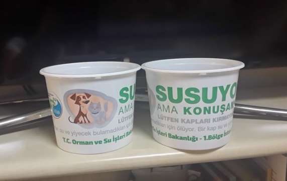 ÇÖL SICAKLARINDA SOKAK HAYVANLARI UNUTULMADI