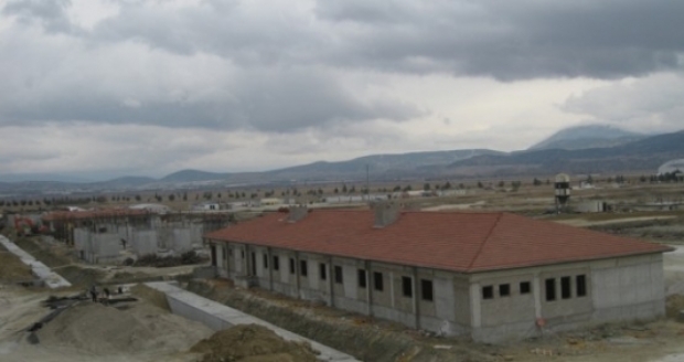 Dolardaki yüksek ateş Kara Havacılık Okulu'na sıçradı !