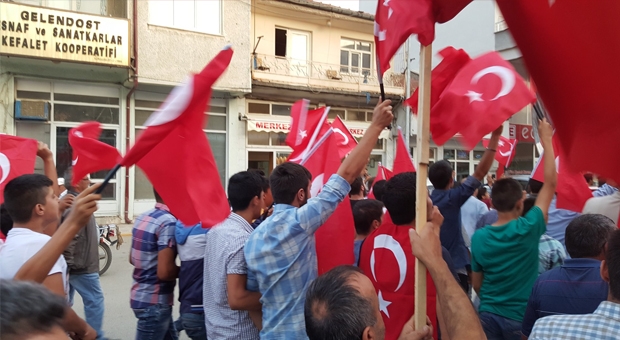 GELENDOST HALKI TERÖRÜ LANETLEDİ