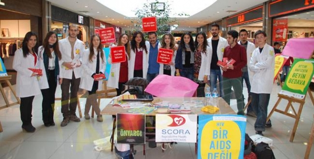SDÜ’lü öğrenciler AIDS ve HİV virüsüne dikkat çektiler