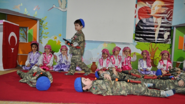 Ispartalı Miniklerden Dev Gösteri ''Çanakkale Geçilmez''