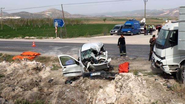 Tarafik Kazası : 3 Kişi Hayatını Kaybetti