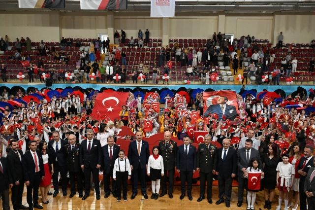 23 Nisan Coşkusu Işıkkent Spor Salonu’nda Yaşandı