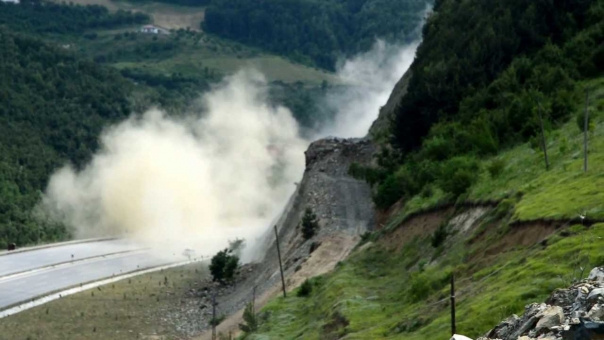Isparta Karayollarıda Patlamalı Yol Çalışması