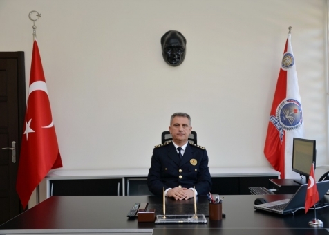 Emniyet Müdüründen İlk Mesaj Halkla Birlikte Olacağız