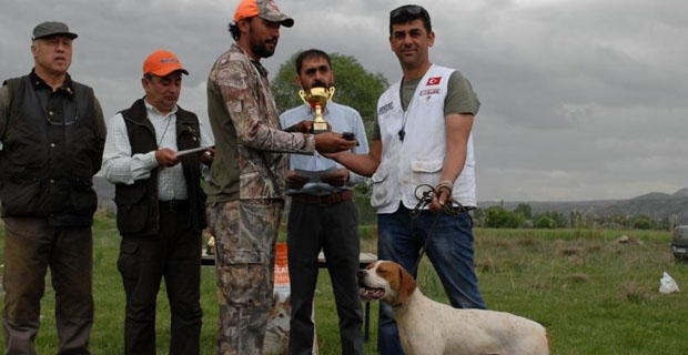 FERMALI AV KÖPEKLERİ YARIŞTI