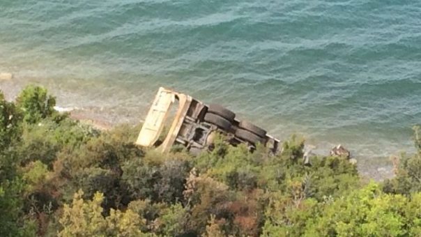 Isparta'da Trafik Kazası Uçuruma Yuvarlandı