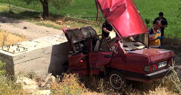 Trafik Kazası: 4 Ölü, 1 Yaralı : Kaza Yerinden Görüntüler