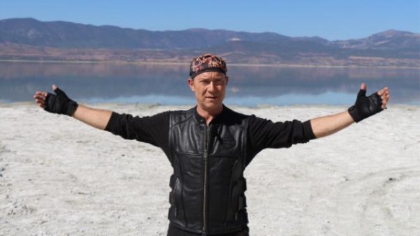 Sümer Ezgü'den Burdur Gölü İçin Klip