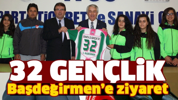 Bayan Futbolculardan Başdeğirmen’e Ziyaret