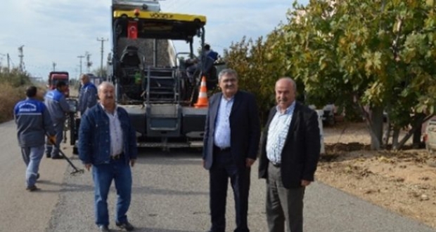 Antalya’yı Isparta’ya bağlayan Grup yoluna sıcak asfalt