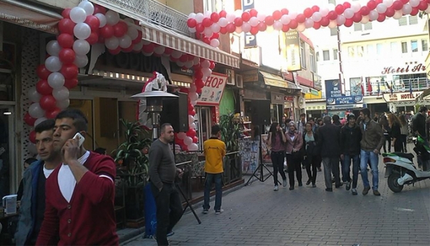 KAFELER'DE TACİZ SKANDALI!