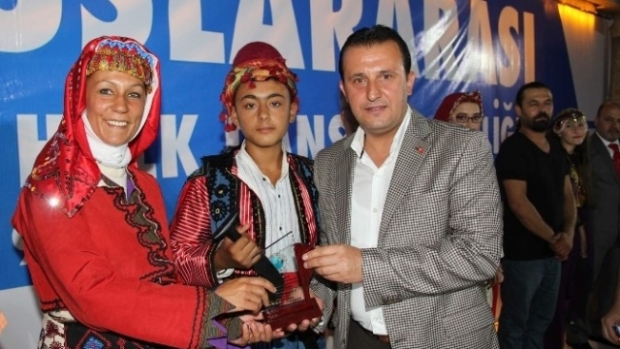 Menderes'te Halk Dansları Şenliği