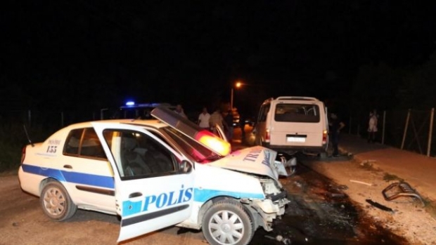 Kaçarken Polis Otomobiline Çarptı