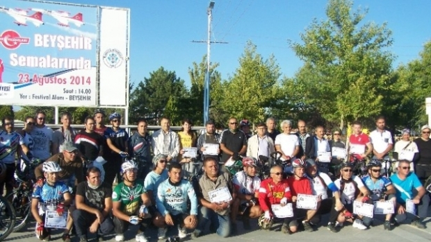Beyşehir Gölü Etrafında 165 Kilometre Pedal Çevirdiler