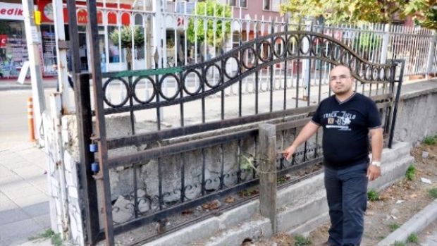 Üzerine Demir Kapı Düşen Öğrenci Yaralandı