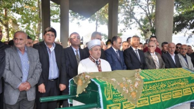 Süleyman Demirel in Ablası Afife Ünlü Toprağa Verildi