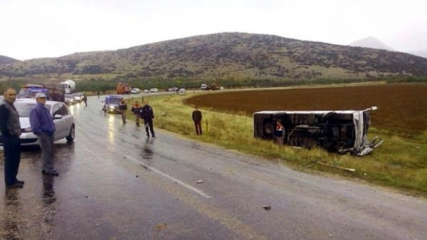Isparta da Trafik Kazası: 1 Ölü, 15 Yaralı