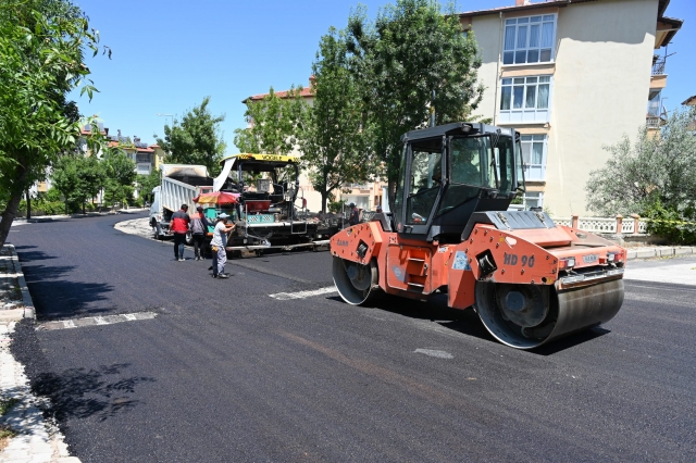 5704 Sokağın asfaltı yenilendi