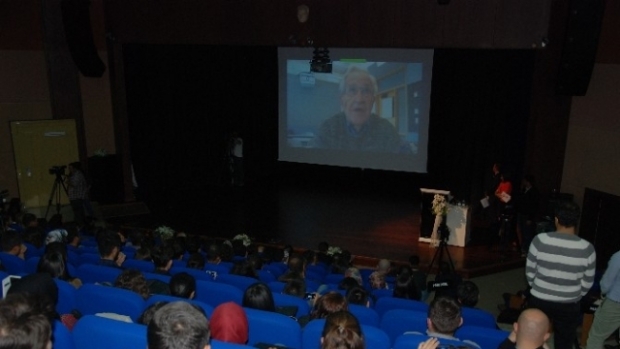 Chomsky SDÜ den Dünyaya Seslendi
