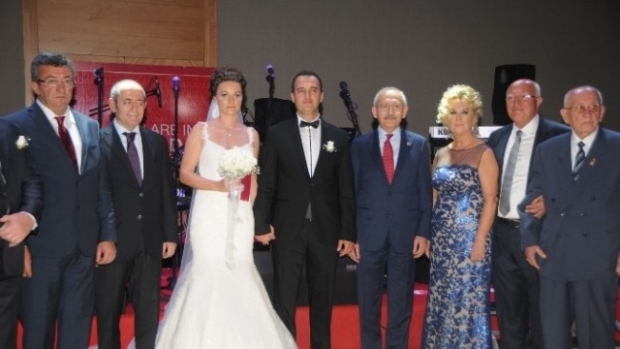 Kılıçdaroğlu Nikah Şahitliği Yaptı