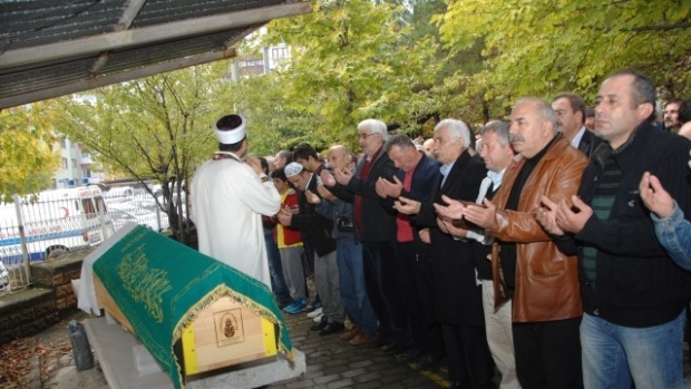 Afyon daki Kazada Ölen 2 Arkadaş Gözyaşlarıyla Defnedildi