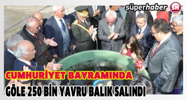 Cumhuriyet Bayramında göle 250 bin yavru balık salındı