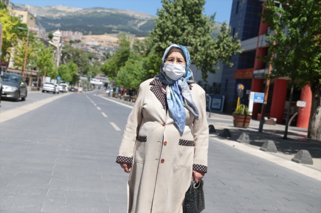  65 yaş ve üzeri vatandaşlar uzun bir aradan sonra ilk defa sokağa çıktı
