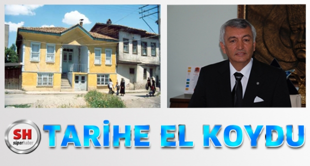 TARİHE 'EL' KOYDU