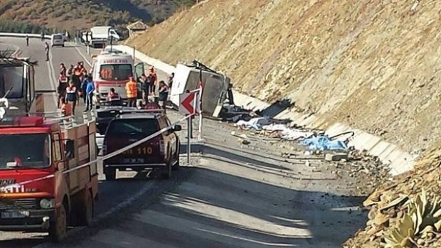 Isparta'da İşçileri Taşıyan Minibüs Devrildi: 15 Ölü