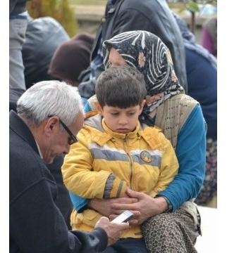 Otobüsten Dedesinin Yardımıyla Sağ Çıkmaya Başardı