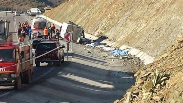Isparta da İşçileri Taşıyan Midibüsün Devrilmesi