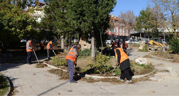 ISPARTA'DA YÜZBİNLERCE LALE DİKİLİYOR