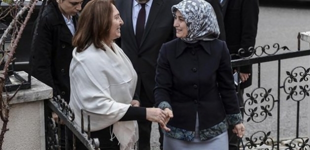Davutoğlu'ndan Kılıçdaroğlu'na taziye ziyareti