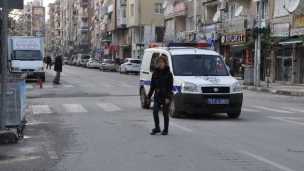 Yedi Aydır Otomobilde Yatan Kız Girdiği Kadın Sığınma ...