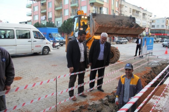 BURDUR CADDESİ'NDE YAĞMUR DRENAJI ÇALIŞMALARI BAŞLADI