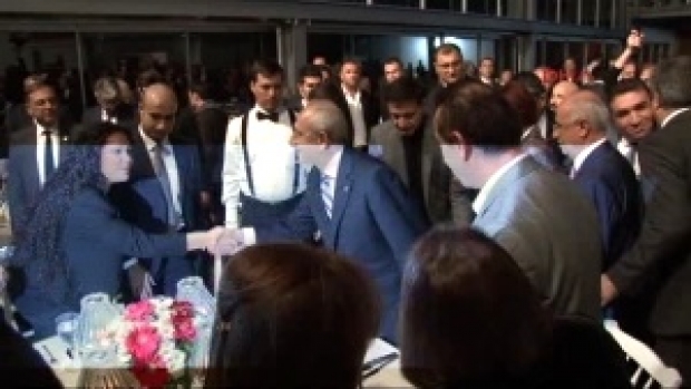 İzmir Kılıçdaroğlu Tuncelili Öğrencilere Burs Gecesine ...