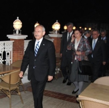 Kılıçdaroğlu, İzmir de Fidan Dağıttı