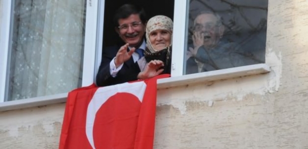 Davutoğlu'ndan vatandaşı duygulandıran ziyaret