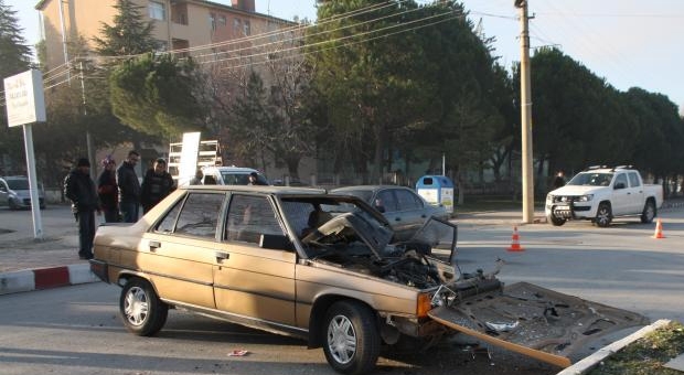 STAJA GİDEN ÖĞRENCİLER KAZA YAPTI: 1’İ AĞIR, 4 YARALI