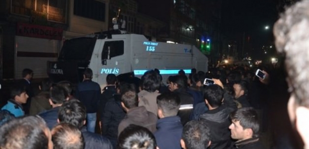 Polis Hakkari'de alkışı hak etti