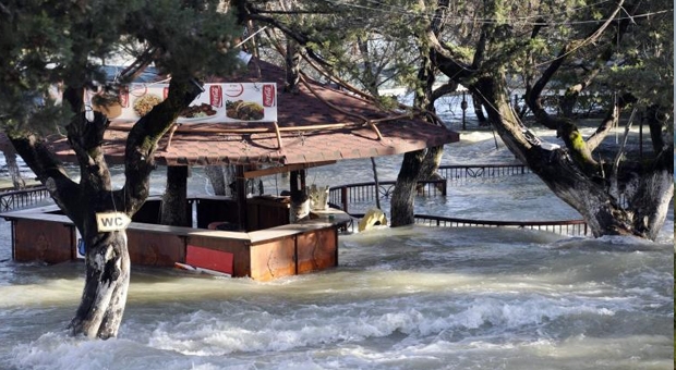 MANAVGAT ŞELALESİNDE BULUNAN İŞLETMELER SULAR ALTINDA KALDI