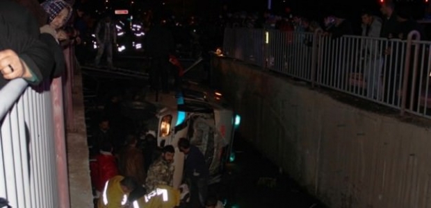 Askeri ambulans kanala uçtu: 1 asker şehit!