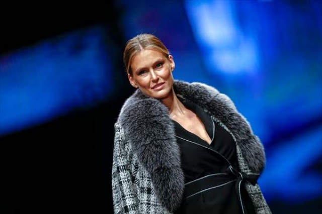 Bar Rafaeli, Antalya'da podyuma çıktı