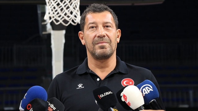 A Milli Basketbol Takımı Başantrenörü Sarıca: ABD'den çekinmiyoruz