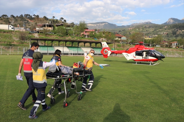Adana'da fenalaşan genç ambulans helikopterle hastaneye kaldırıldı