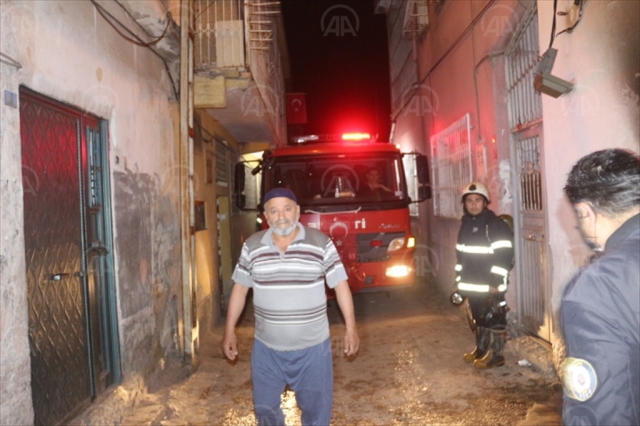 Adana'da ailesi ile tartışan kişi evini ateşe verdi