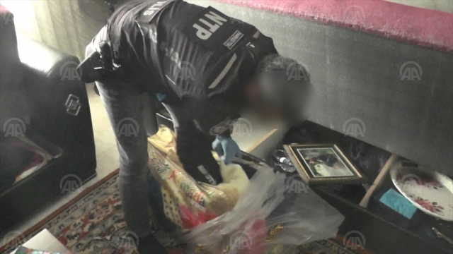 Adana'da bir uyuşturucu hap iki "torbacıyı" ele verdi