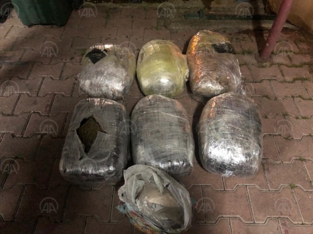 Adana'da kamyonette 31 kilo 450 gram esrar bulundu, sürücü tutuklandı